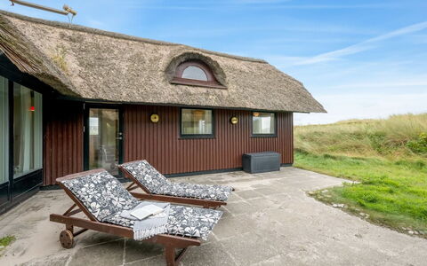 Nicolaus - from the Sea: Græs, Hus, Tag, Sommerhus, Hjem, Busk, Stuehus, Land Lot, Landdistrikt