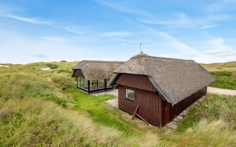 Nicolaus - from the Sea: Græs, Hus, Tag, Sommerhus, Hjem, Busk, Stuehus, Land Lot, Landdistrikt