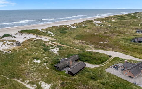 Nicolaus - from the Sea: Græs, Hus, Tag, Sommerhus, Hjem, Busk, Stuehus, Land Lot, Landdistrikt