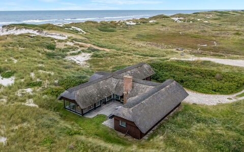 Nicolaus - from the Sea: Græs, Hus, Tag, Hjem, Sommerhus, Busk, Land Lot, Landdistrikt, Stuehus, Bunddække
