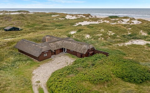 Nicolaus - from the Sea: Græs, Hus, Tag, Hjem, Sommerhus, Busk, Land Lot, Landdistrikt, Stuehus, Bunddække