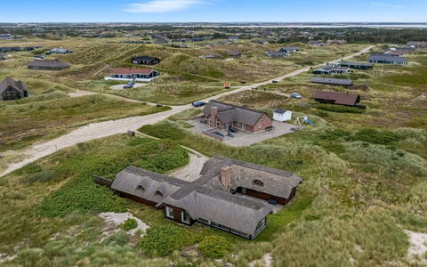 Nicolaus - from the Sea: Græs, Hus, Tag, Hjem, Sommerhus, Busk, Land Lot, Landdistrikt, Stuehus, Bunddække