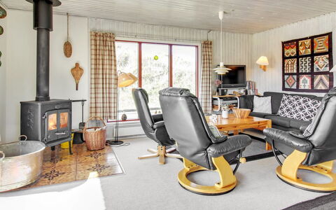 Bonde - from the Sea: Træ, Tag, Arkitektur, Hjem, Hus, Sommerhus, Sidespor, Hårdttræ, Hældning, Estate