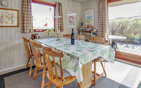 Bonde - from the Sea: Træ, Tag, Arkitektur, Hjem, Hus, Sommerhus, Sidespor, Hårdttræ, Hældning, Estate
