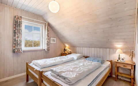 Slava - 250M from the Sea: Tag, Land Lot, Sommerhus, Hjem, Landdistrikt, Skur, Sidespor, Garden Bygninger, Bjælkehytte, Hytte