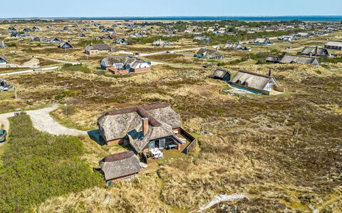 Slava - 250M from the Sea: Tag, Land Lot, Sommerhus, Hjem, Landdistrikt, Skur, Sidespor, Garden Bygninger, Bjælkehytte, Hytte