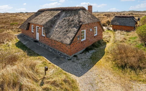 Slava - 250M from the Sea: Tag, Land Lot, Sommerhus, Hjem, Landdistrikt, Skur, Sidespor, Garden Bygninger, Bjælkehytte, Hytte