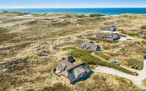 Slava - 250M from the Sea: Tag, Land Lot, Sommerhus, Hjem, Landdistrikt, Skur, Sidespor, Garden Bygninger, Bjælkehytte, Hytte