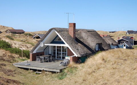 Edvard - 400M from the Sea: Tag, Hus, Hjem, Sommerhus, Sidespor, Estate, Indkørsel, Garden Bygninger, Gård, Skur
