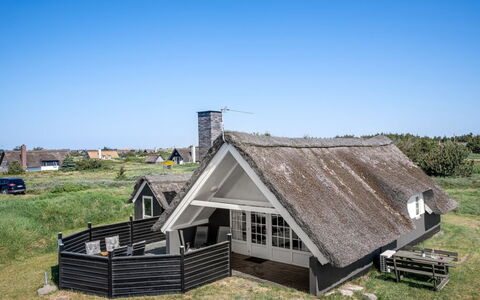 Franciska - 800M from the Sea: Tag, Sommerhus, Hus, Tækning, Hjem, Sky, Hytte, Planke