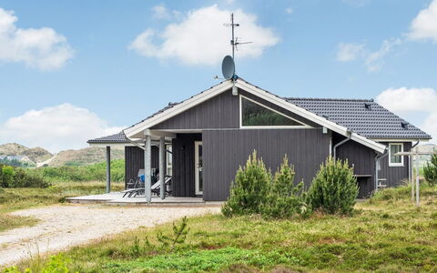 Luzia - 1.2Km from the Sea: Hjem, Sommerhus, Veranda, Hårdttræ, Sidespor, Dæk, Skygge, Planke, Estate, Garden Bygninger