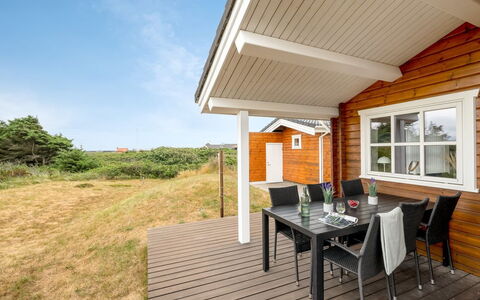 Herfrid - 600M from the Sea: Græs, Hus, Tag, Hjem, Sommerhus, Busk, Land Lot, Landdistrikt, Stuehus, Bunddække