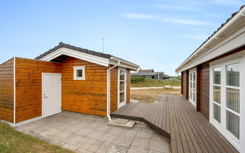 Herfrid - 600M from the Sea: Græs, Hus, Tag, Hjem, Sommerhus, Busk, Land Lot, Landdistrikt, Stuehus, Bunddække