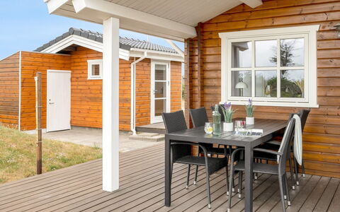 Herfrid - 600M from the Sea: Græs, Hus, Tag, Hjem, Sommerhus, Busk, Land Lot, Landdistrikt, Stuehus, Bunddække