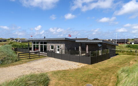 Synthia - 300M from the Sea: Tag, Land Lot, Sommerhus, Hjem, Landdistrikt, Skur, Sidespor, Garden Bygninger, Bjælkehytte, Hytte