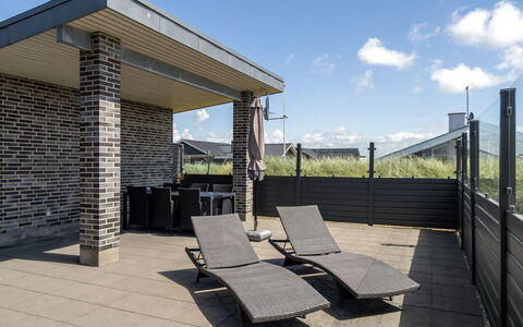 Synthia - 300M from the Sea: Tag, Land Lot, Sommerhus, Hjem, Landdistrikt, Skur, Sidespor, Garden Bygninger, Bjælkehytte, Hytte