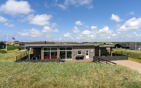 Synthia - 300M from the Sea: Tag, Land Lot, Sommerhus, Hjem, Landdistrikt, Skur, Sidespor, Garden Bygninger, Bjælkehytte, Hytte