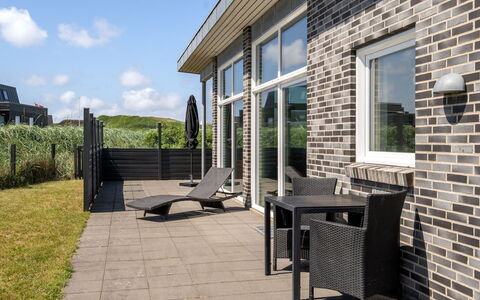 Synthia - 300M from the Sea: Tag, Land Lot, Sommerhus, Hjem, Landdistrikt, Skur, Sidespor, Garden Bygninger, Bjælkehytte, Hytte