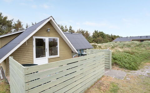 Hinz - from the Sea: Boligområde, Busk, Hus, Hjem, Have, Estate, Skygge, Landscaping, Lawn