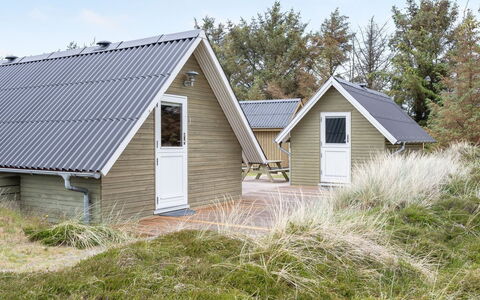 Hinz - from the Sea: Boligområde, Busk, Hus, Hjem, Have, Estate, Skygge, Landscaping, Lawn