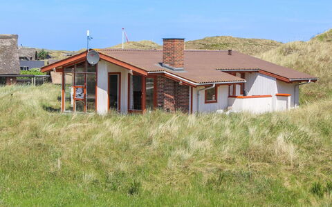 Jorma - 250M to the Fjord: Græs, Hus, Tag, Hjem, Sommerhus, Busk, Land Lot, Landdistrikt, Stuehus, Bunddække