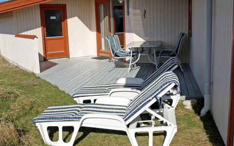 Jorma - 250M to the Fjord: Græs, Hus, Tag, Hjem, Sommerhus, Busk, Land Lot, Landdistrikt, Stuehus, Bunddække