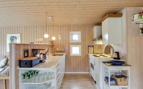 Elmeri - from the Sea: Køkken, Træ, Indretning, Countertop, Møbel, Køkken Apparat, Gulvbelægning, Større Bandage, Loft, Cabinetry