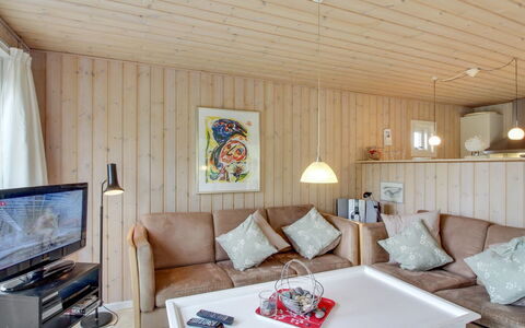 Elmeri - from the Sea: Møbel, Indretning, Træ, Gulvbelægning, Loft, Værelse, Etage, Couch, Stue, Belysning