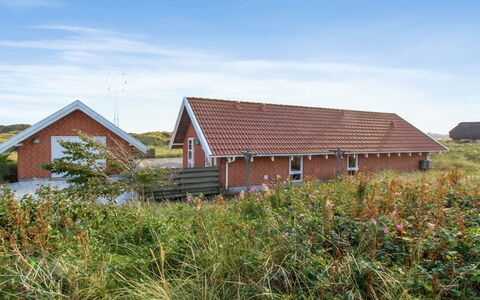 Drusilla - 800M from the Sea: Busk, Urban Design, Bunddække, Mursten, Lejlighed, Estate, Murværk, Altan, Landscaping