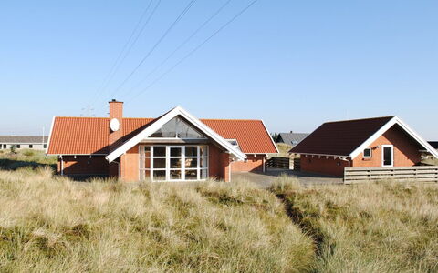 Drusilla - 800M from the Sea: Busk, Urban Design, Bunddække, Mursten, Lejlighed, Estate, Murværk, Altan, Landscaping
