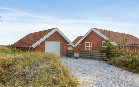 Drusilla - 800M from the Sea: Busk, Urban Design, Bunddække, Mursten, Lejlighed, Estate, Murværk, Altan, Landscaping