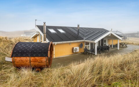 Malgest - 100M from the Sea: Tag, Land Lot, Sommerhus, Hjem, Landdistrikt, Skur, Sidespor, Garden Bygninger, Bjælkehytte, Hytte