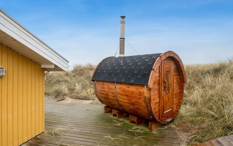 Malgest - 100M from the Sea: Tag, Land Lot, Sommerhus, Hjem, Landdistrikt, Skur, Sidespor, Garden Bygninger, Bjælkehytte, Hytte