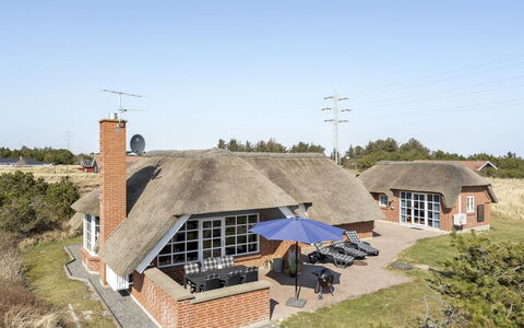 Lavina - 950M from the Sea: Hus, Tag, Hjem, Sommerhus, Skur, Garden Bygninger, Sidespor, Gård, Bjælkehytte, Hytte