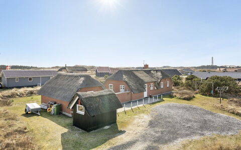 Lavina - 950M from the Sea: Hus, Tag, Hjem, Sommerhus, Skur, Garden Bygninger, Sidespor, Gård, Bjælkehytte, Hytte
