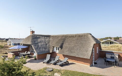 Lavina - 950M from the Sea: Hus, Tag, Hjem, Sommerhus, Skur, Garden Bygninger, Sidespor, Gård, Bjælkehytte, Hytte