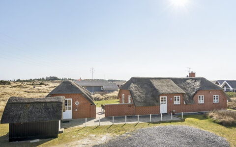 Lavina - 950M from the Sea: Hus, Tag, Hjem, Sommerhus, Skur, Garden Bygninger, Sidespor, Gård, Bjælkehytte, Hytte