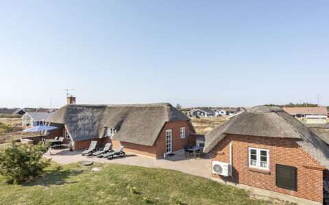 Lavina - 950M from the Sea: Hus, Tag, Hjem, Sommerhus, Skur, Garden Bygninger, Sidespor, Gård, Bjælkehytte, Hytte