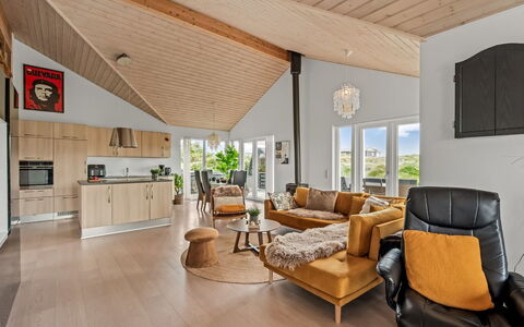 Sibyll - from the Sea: Træ, Gulvbelægning, Indretning, Loft, Trægulve, Etage, Couch, Stue, Hjem