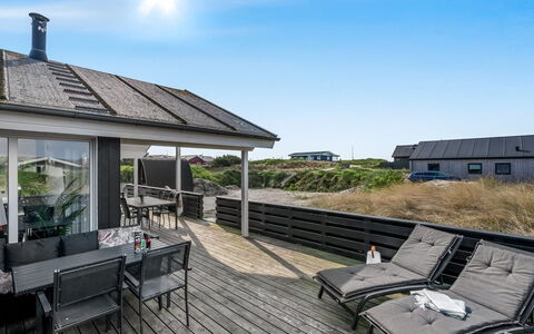 Sibyll - from the Sea: Træ, Tag, Arkitektur, Hjem, Dæk, Veranda, Sommerhus, Skygge, Altan, Hårdttræ