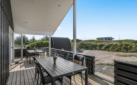 Sibyll - from the Sea: Træ, Veranda, Arkitektur, Etage, Dør, Hjem, Gulvbelægning, Dæk, Trægulve, Hårdttræ