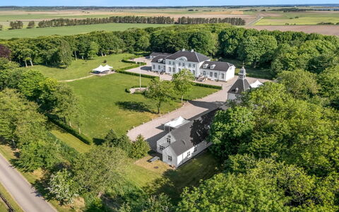 Eini - 4.5Km from the Sea: Boligområde, Hjem, Hus, Almindeligt, Estate, Landskab, Tag, Fugleperspektiv, Mansion, Land Lot