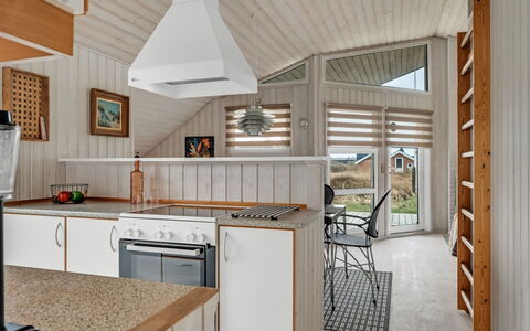 Galmand - 300M from the Sea: Køkken, Træ, Gulvbelægning, Indretning, Loft, Etage, Countertop, Hjem, Cabinetry, Lysarmatur