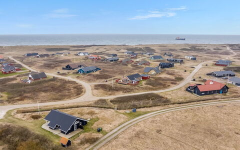 Galmand - 300M from the Sea: Hjem, Tag, Hus, Sommerhus, Estate, Dør, Veranda, Sidespor, Stuehus, Skygge