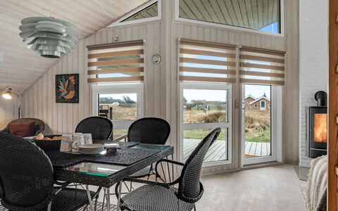 Galmand - 300M from the Sea: Hjem, Tag, Hus, Sommerhus, Estate, Dør, Veranda, Sidespor, Stuehus, Skygge