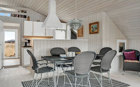Galmand - 300M from the Sea: Hjem, Tag, Hus, Sommerhus, Estate, Dør, Veranda, Sidespor, Stuehus, Skygge