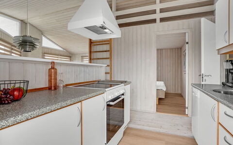 Galmand - 300M from the Sea: Hjem, Tag, Hus, Sommerhus, Estate, Dør, Veranda, Sidespor, Stuehus, Skygge