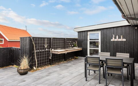 Arni - 150M from the Sea: Hus, Tag, Hjem, Sommerhus, Skur, Garden Bygninger, Sidespor, Gård, Bjælkehytte, Hytte