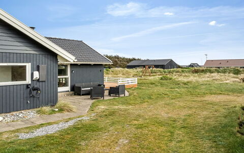 Filip - 100M from the Sea: Græs, Hus, Tag, Sommerhus, Hjem, Busk, Stuehus, Land Lot, Landdistrikt