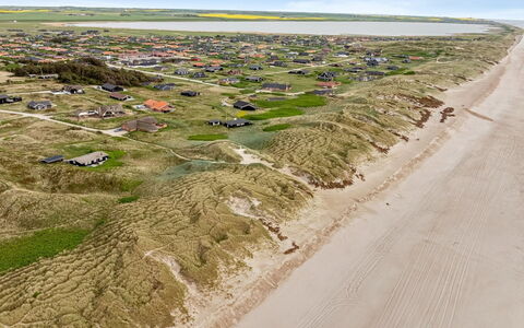 Filip - 100M from the Sea: Græs, Hus, Tag, Sommerhus, Hjem, Busk, Stuehus, Land Lot, Landdistrikt